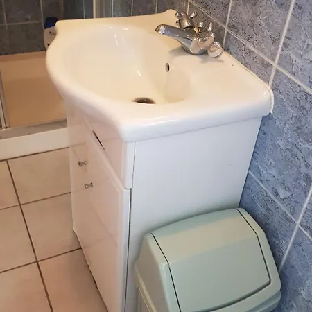 ホームステイ In A Private House In The Middle Of Countryside First Store Or Bar Within 10 Min Drive Cats In The