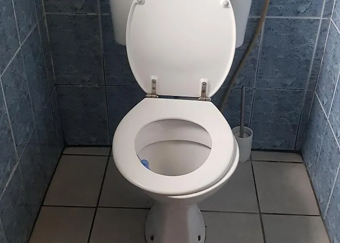 Habitación en casa particular In A Private House In The Middle Of Countryside First Store Or Bar Within 10 Min Drive Cats In The Analeentha